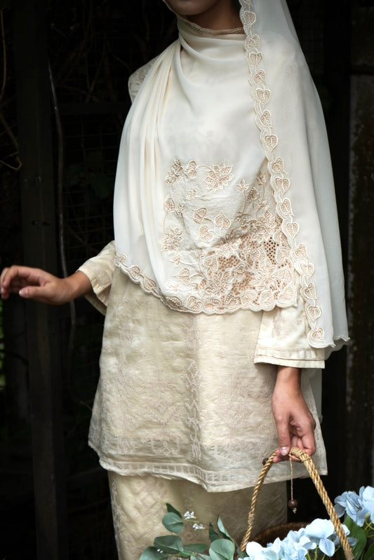 Saḥarā Kerawang Shawl - Ivory