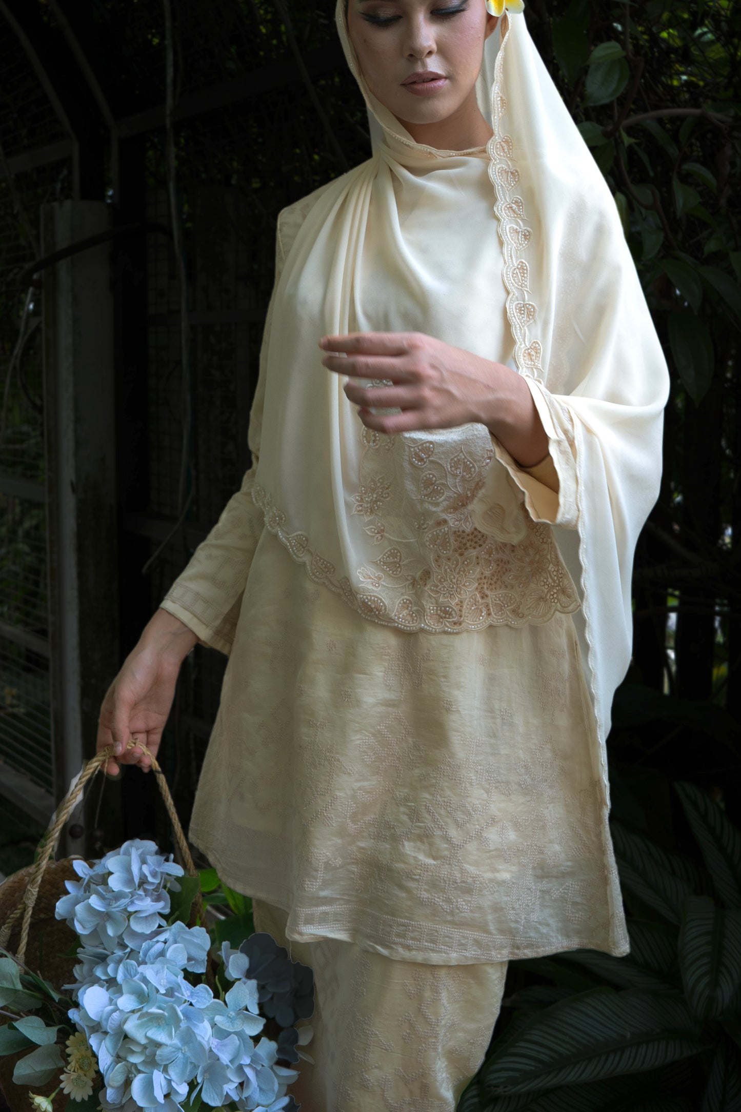 Saḥarā Kerawang Shawl - Ivory