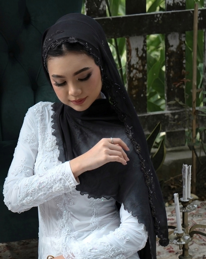 Saḥarā Sulam Shawl - Lunar Black