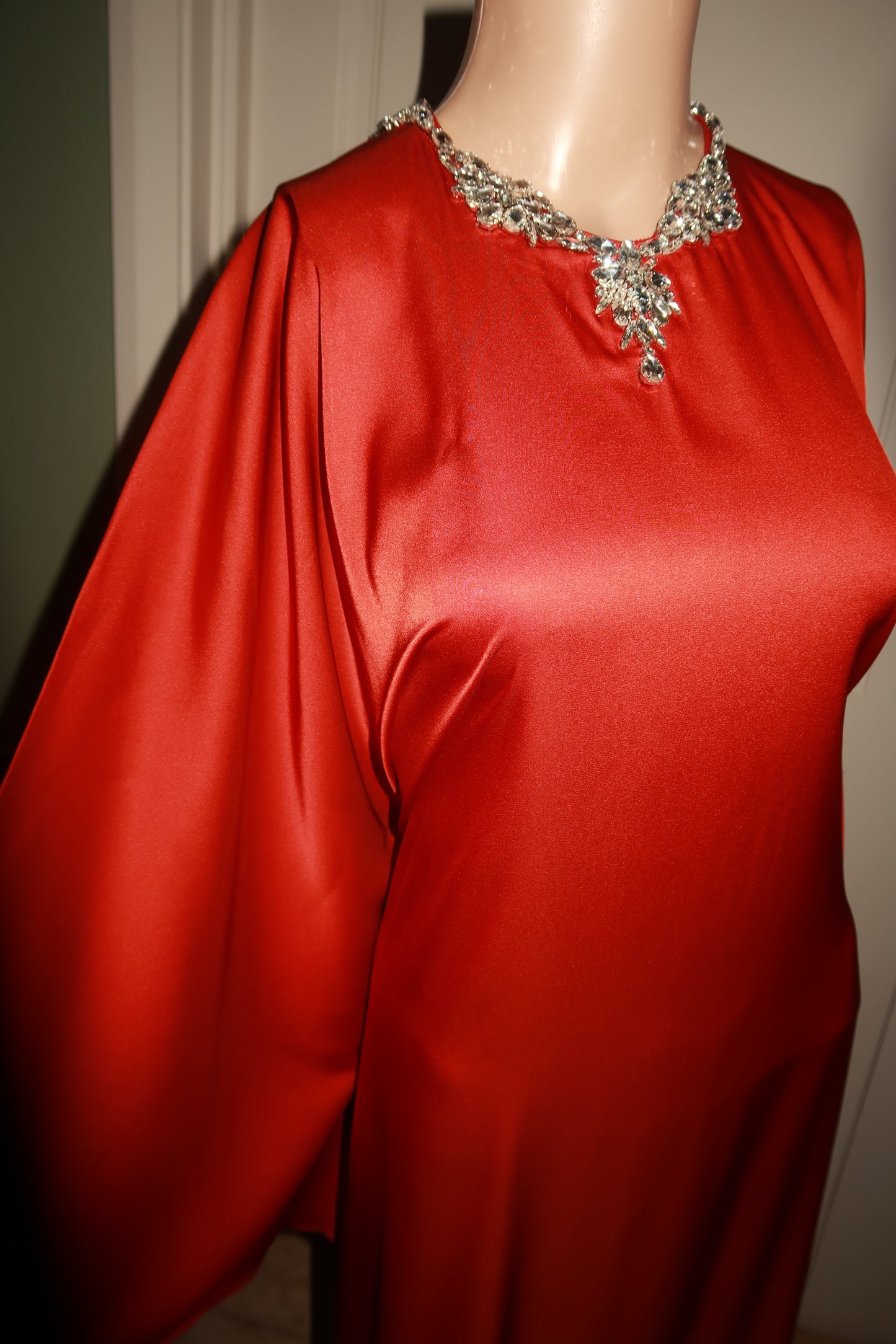 Saḥarā Beaded Kaftan - Crimson Red