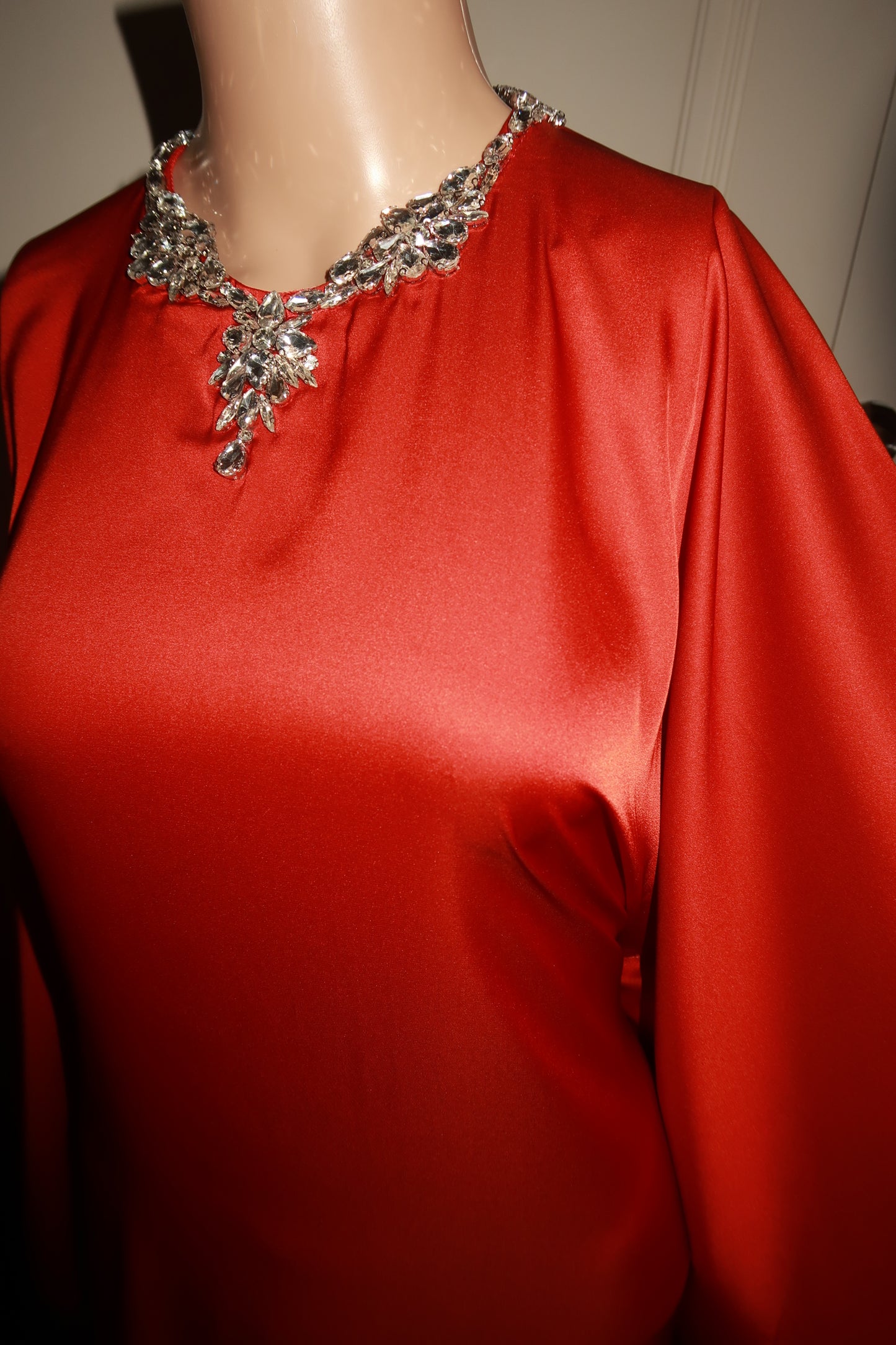 Saḥarā Beaded Kaftan - Crimson Red