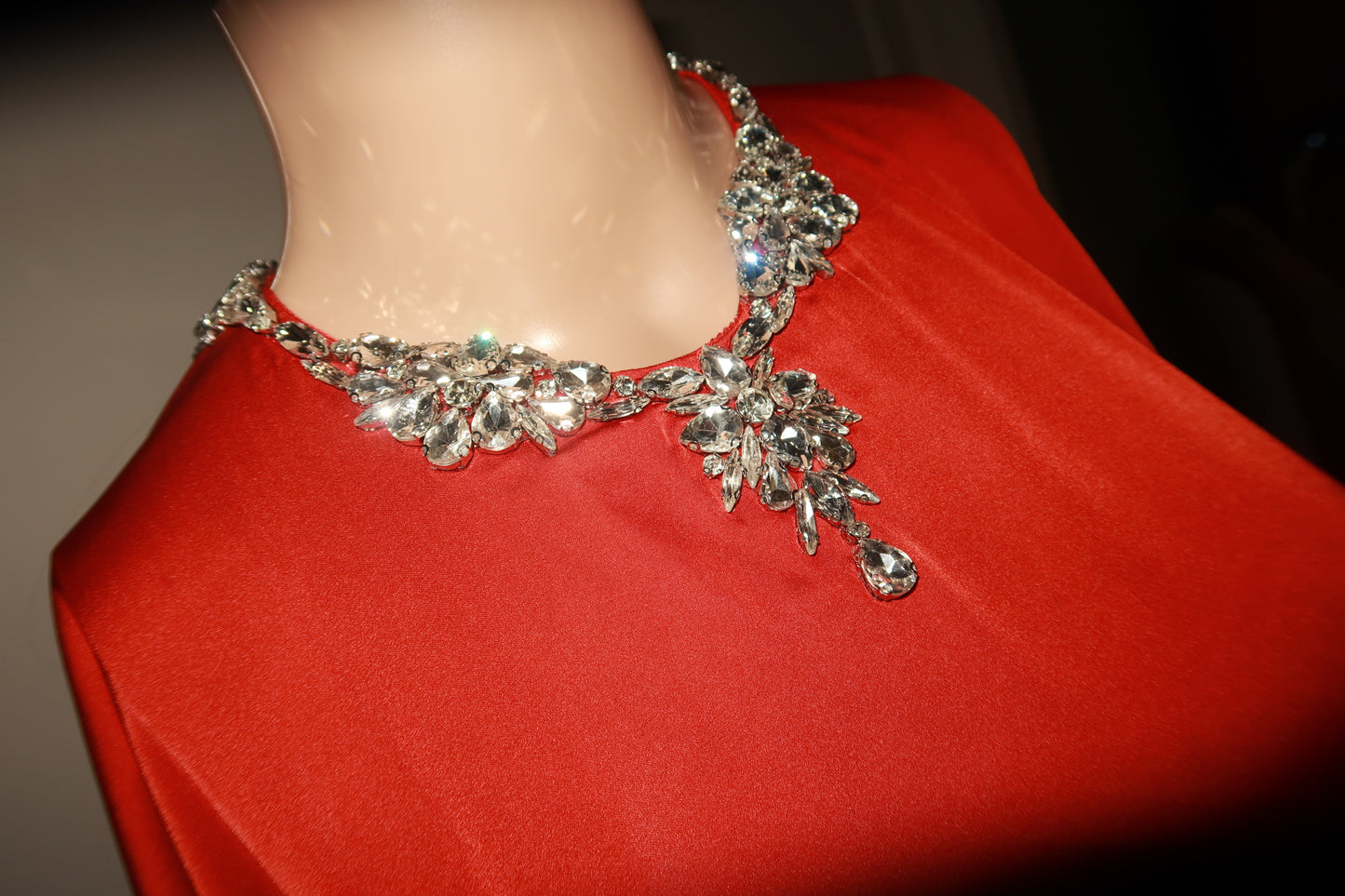 Saḥarā Beaded Kaftan - Crimson Red